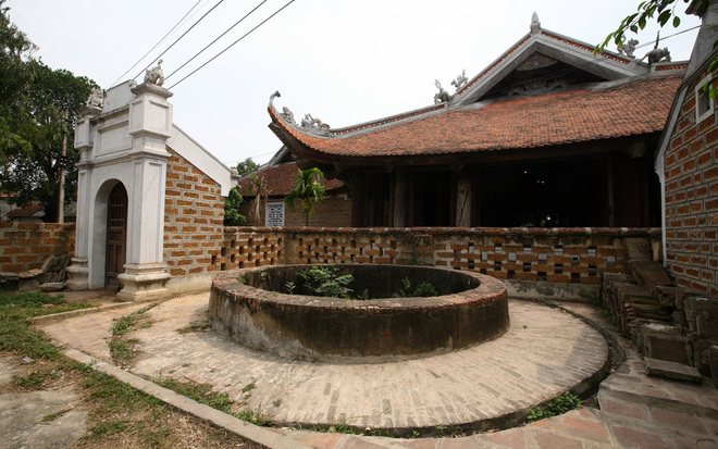 ancient wells, duong lam, hanoi