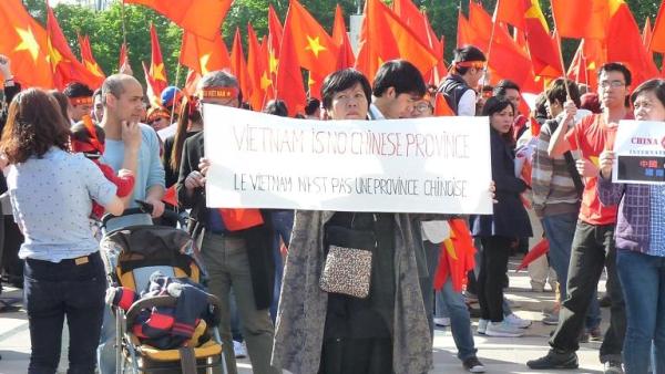 demonstration, OVs, Paris, East Sea