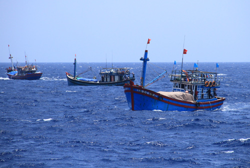 china's attacks, fishing vessesl, east sea, hoang sa