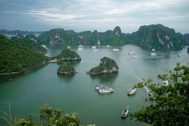 Ha Long Bay, islands