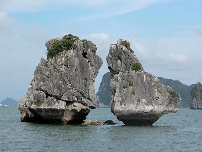 Ha Long Bay, islands