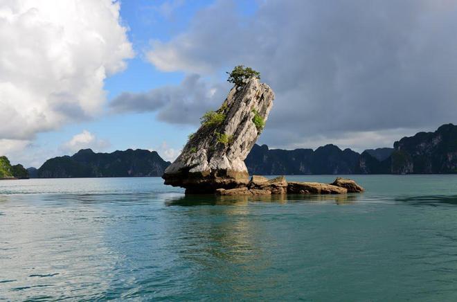 Ha Long Bay, islands