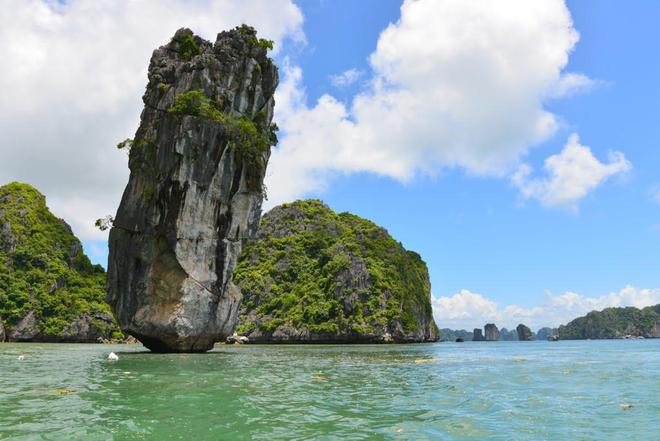 Ha Long Bay, islands