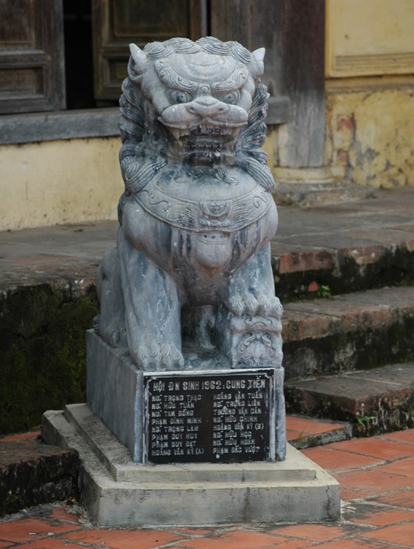 foreign animal statues, pagodas, temple, natural identity, stone lions, ty huu