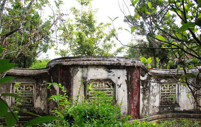 Ancient wooden house, An Hien house, Hue, nha ruong