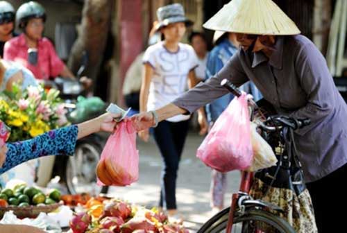 HCM City, supermarkets, traditional markets, cut use, plastic bags