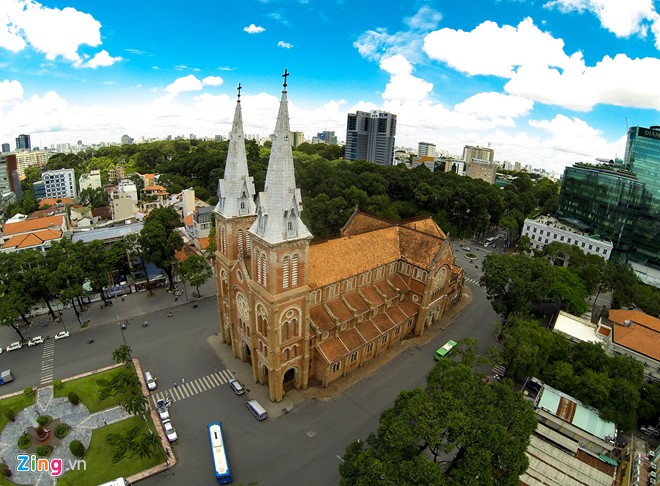 Saigon Notre Dame Basilica,  flying camera