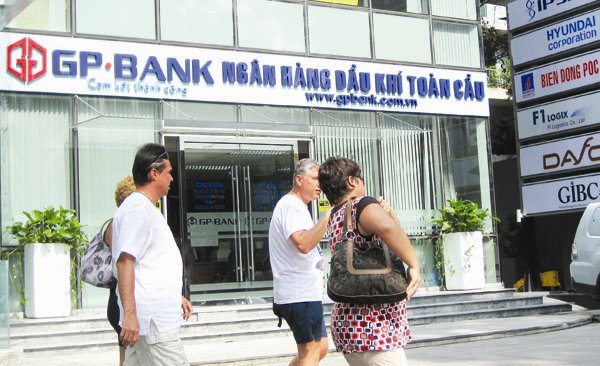 weak banks, central bank