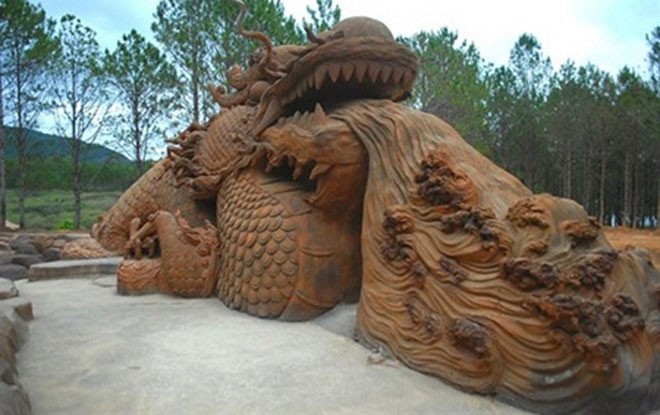 clay sculptures in Da Lat, clay tunnel, trinh ba dung