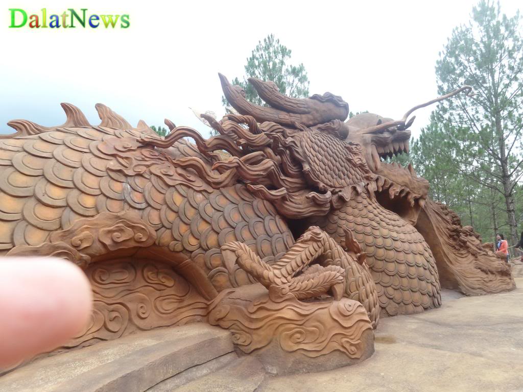 clay sculptures in Da Lat, clay tunnel, trinh ba dung