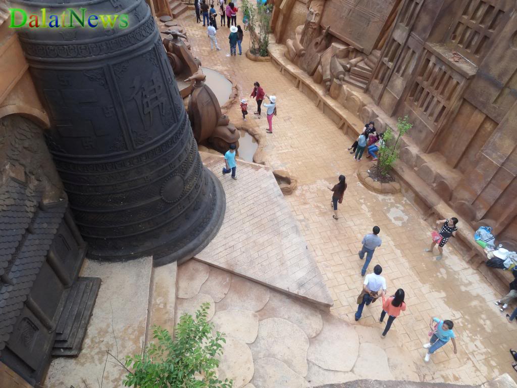 clay sculptures in Da Lat, clay tunnel, trinh ba dung