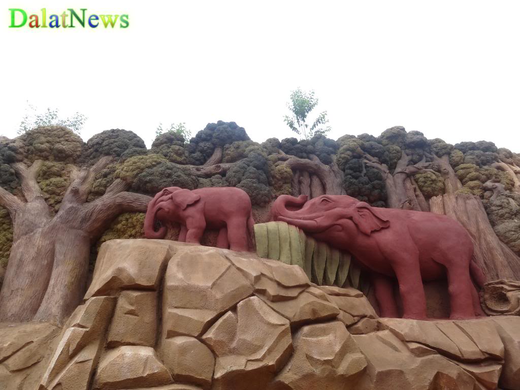 clay sculptures in Da Lat, clay tunnel, trinh ba dung