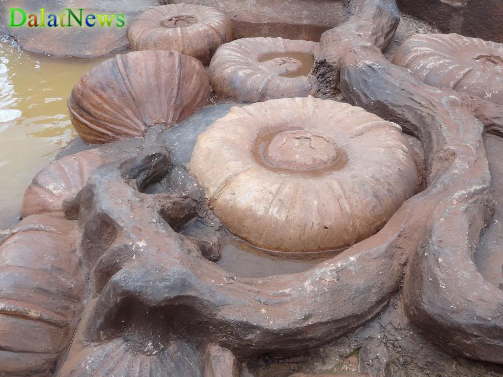 clay sculptures in Da Lat, clay tunnel, trinh ba dung