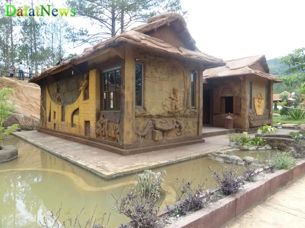 clay sculptures in Da Lat, clay tunnel, trinh ba dung