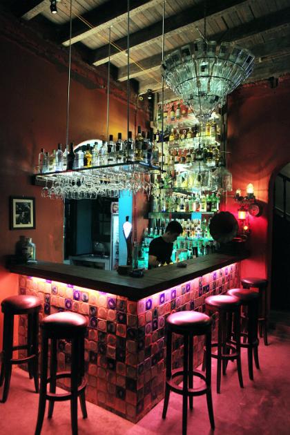 bars in Hanoi's Old Quarter, Yolo bar, +84 bar