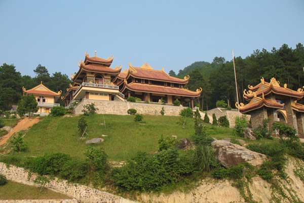 Vietnam, tourist attractions, Mot Cot Pagoda, Yen Tu Mountain