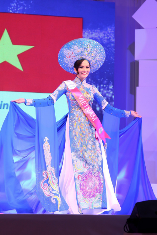 Dieu Linh clinches Miss South East Asia 2014 title