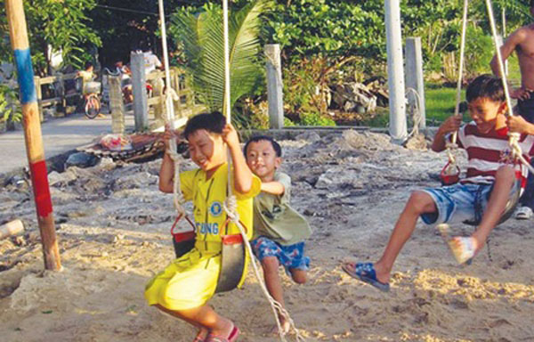 Volunteers build eco-playgrounds