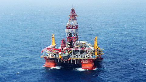 Chinese oil rig moves near Vietnam’s coast
