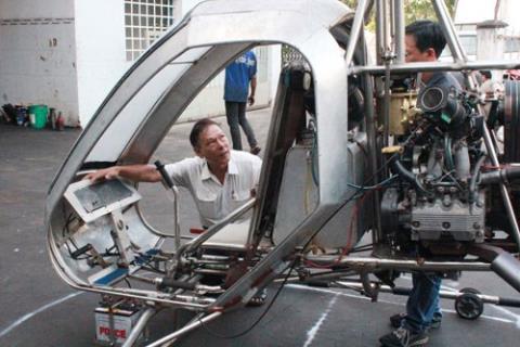 Vietnamese engineer makes second helicopter