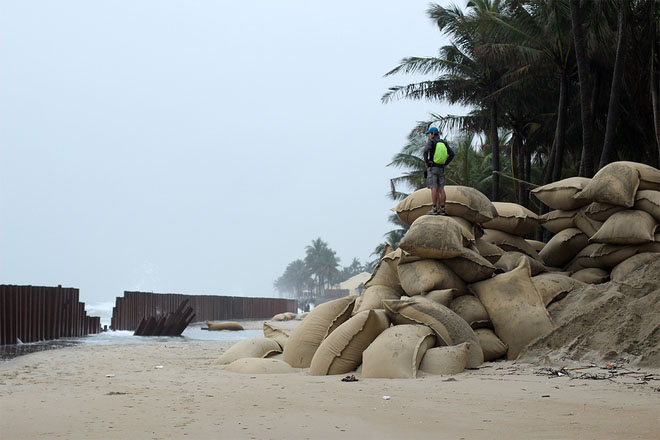 Photos: Quang Nam struggles to save Cua Dai beach