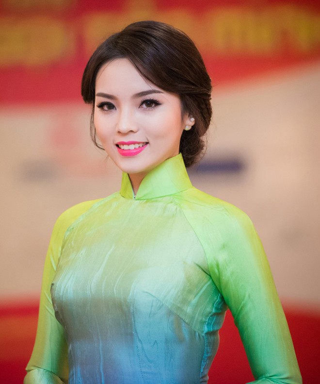 Miss Vietnam's poor French fluency rauses questions about teaching methodologies