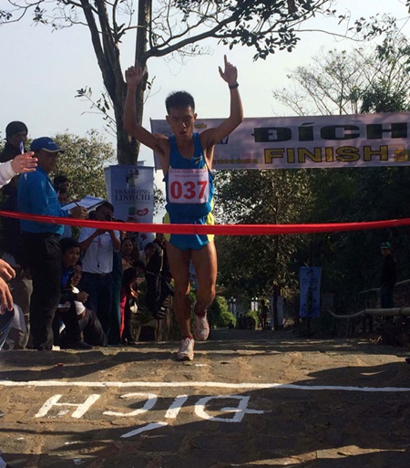 Thanh wins Ba Ra mountain-climbing tournament