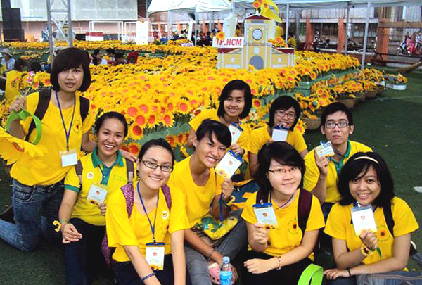 Paper sunflowers carry on Thuy’s dream