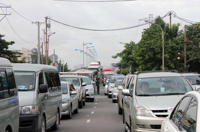 HCM City’s proposed restriction on cars worries auto manufacturers