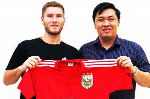 Binh Duong recruit Australian midfielder