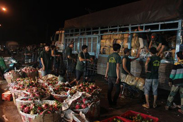 Binh Dien Wholesale Market, seafood stall