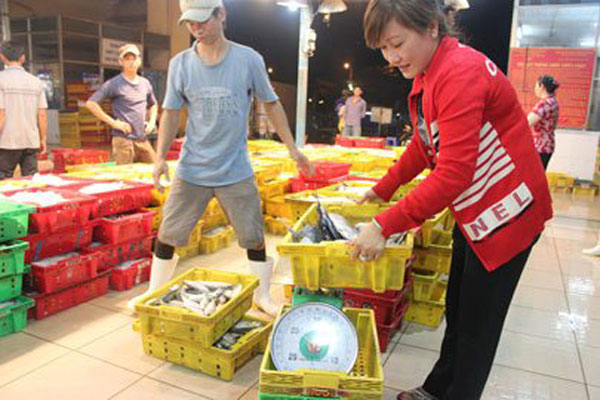 Binh Dien Wholesale Market, seafood stall