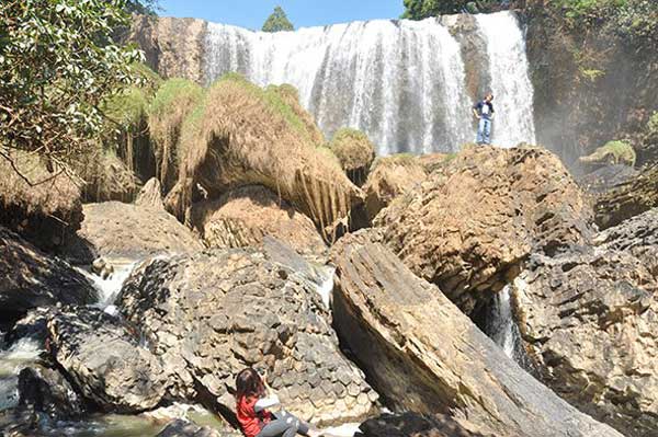 Central Highlands, Voi Waterfall, earthquake