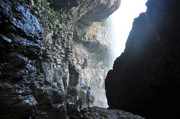 Central Highlands, Voi Waterfall, earthquake