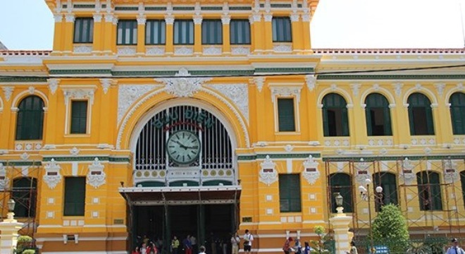 HCM City Post Office is re-painted after complaints about new color