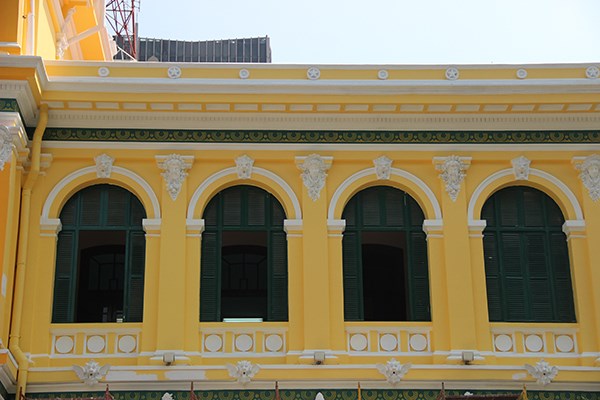 HCM City Post Office is re-painted after complaints about new color