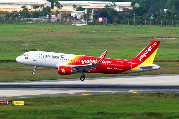 Vietjet inks deal with HCM City Tourism Association