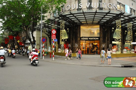LV, market monitors join forces to prevent fake goods in Saigon