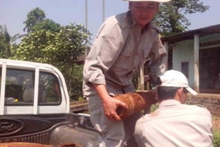 Unexploded bombs found in garden in Quang Tri, North-South train services return to normal, Festival ritual causes forest fires in Cao Bang, Farmers share water during drought, More people suffer from chronic kidney diseases