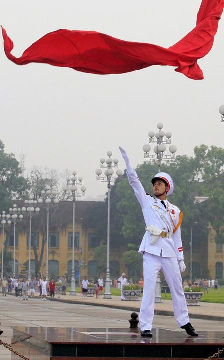 The flag raising and lowering ceremony at Ba Dinh Square in pictures