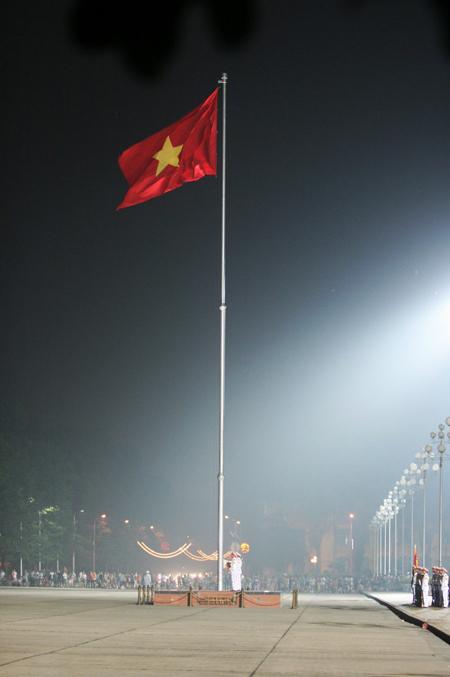 The flag raising and lowering ceremony at Ba Dinh Square in pictures