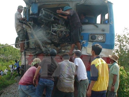 Three injured in train-truck crash, Vietnam in Asia's top 5 beer drinkers, Four scientists receive Ta Quang Buu award, Friendship medal granted to RoK businessman, Viettel supports education in Mozambique