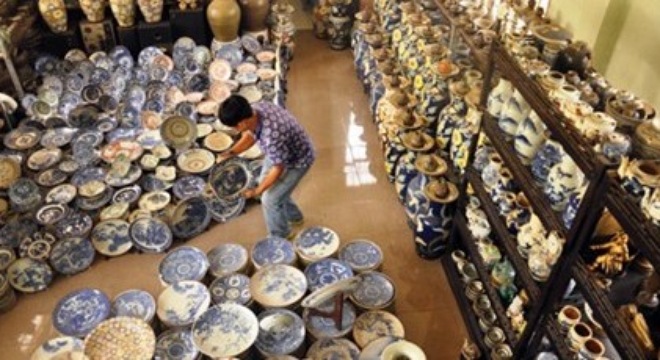 Dinh Cong Tuong, pottery collector, record maker