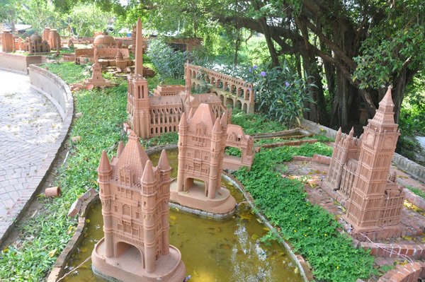 Unique miniature works in Vietnam