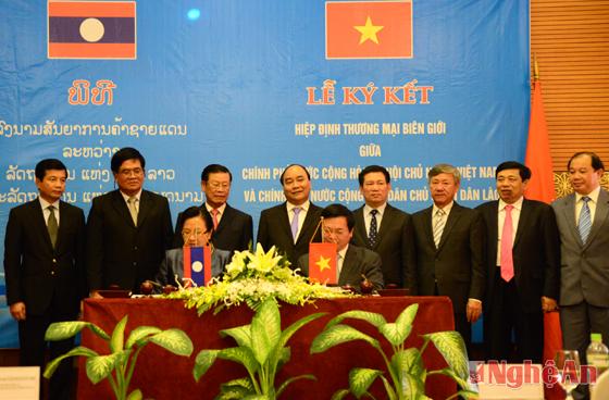 Vietnam, Laos ink border trade agreement
