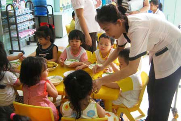 Private pre-school, migrant workers, high tuition fees, public schools