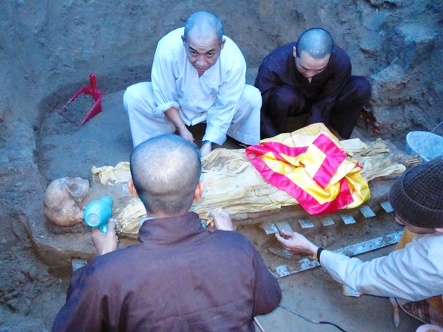 Mystery over the decomposed Buddhist monk body in Vietnam, venerable thich minh duc, mummy