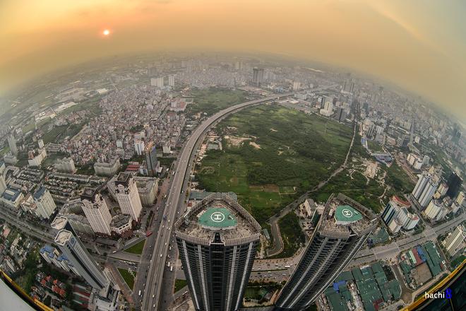 Hanoi at the light-up moment