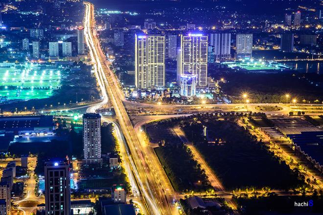 Hanoi at the light-up moment