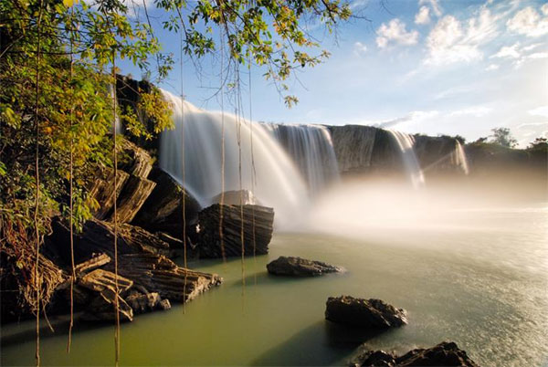 Dak Lak, Dray Nur waterfall, Rong communal houses